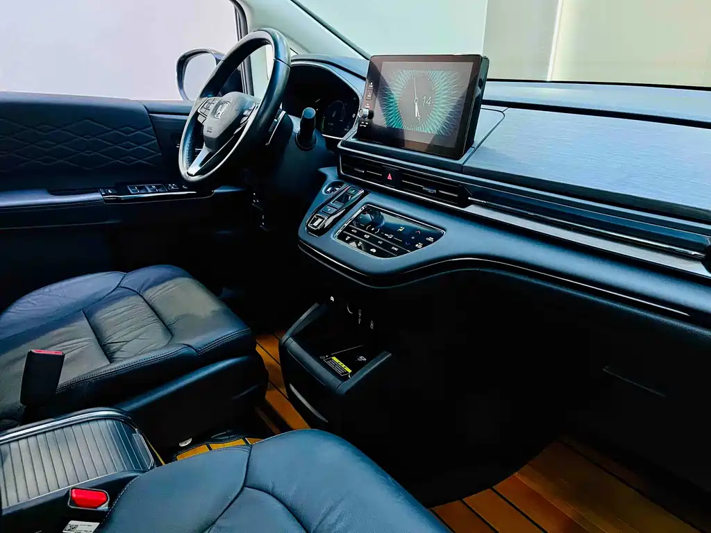 Alison 2022 2.0L e:HEV Deluxe Edition купить на сайте DeffCars