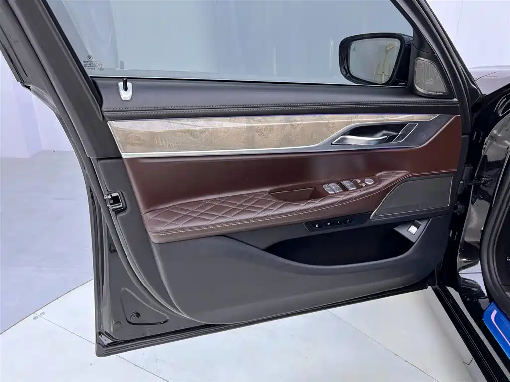 BMW 7 Series 2019 740Li Leading Luxury Package купить на сайте DeffCars