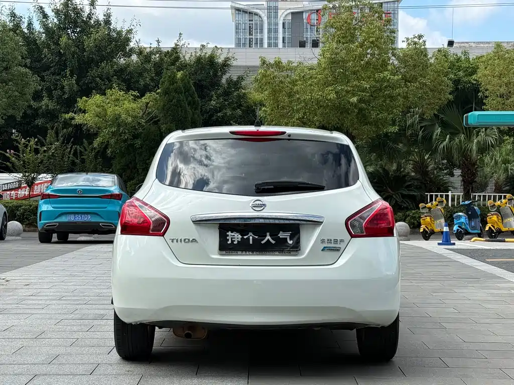 Tiida 2014 1.6L CVT intelligent купить на сайте DeffCars