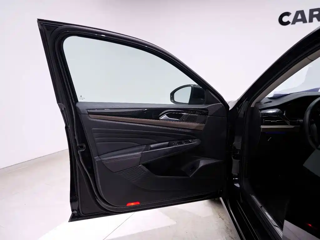 Passat 2019 330TSI Deluxe Edition National VI купить на сайте DeffCars
