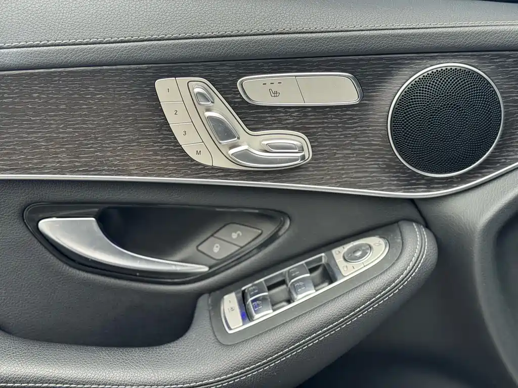 Mercedes-Benz GLC Coupe 2020 GLC 300 4MATIC Coupe SUV купить на сайте DeffCars