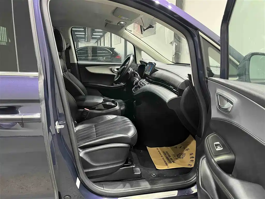 Roewe iMAX8 2022 400TGI flagship version купить на сайте DeffCars