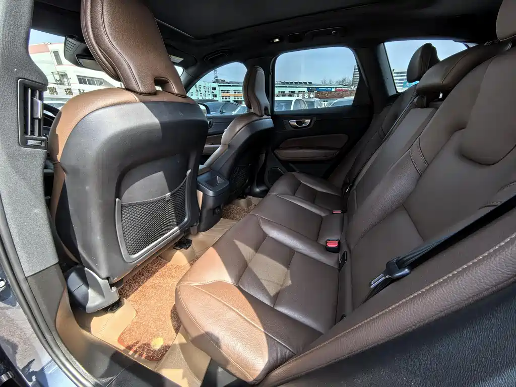 Volvo XC60 2023 B5 four-wheel drive Zhiyuan Deluxe Edition купить на сайте DeffCars