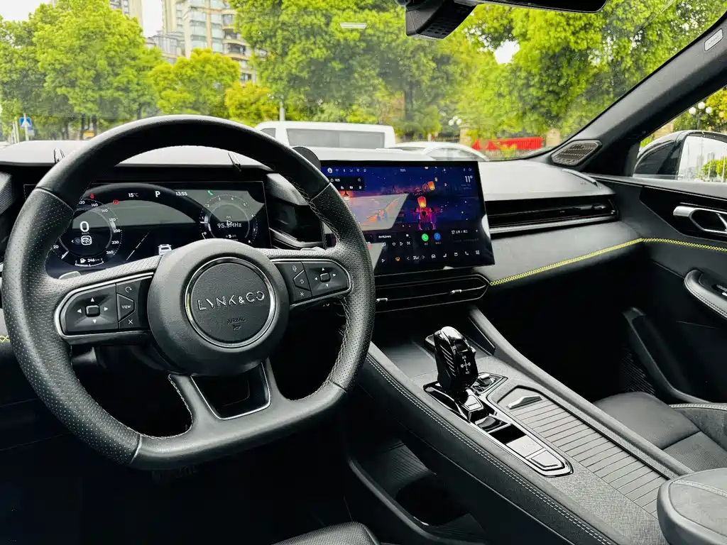 Lynk & Co 03 2023 1.5TD DCT Pro купить на сайте DeffCars