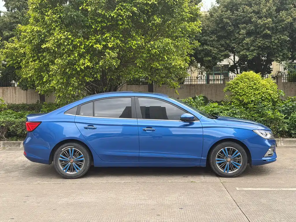 Roewe i5 2019 1.5L automatic 4G Internet Langham Edition купить на сайте DeffCars