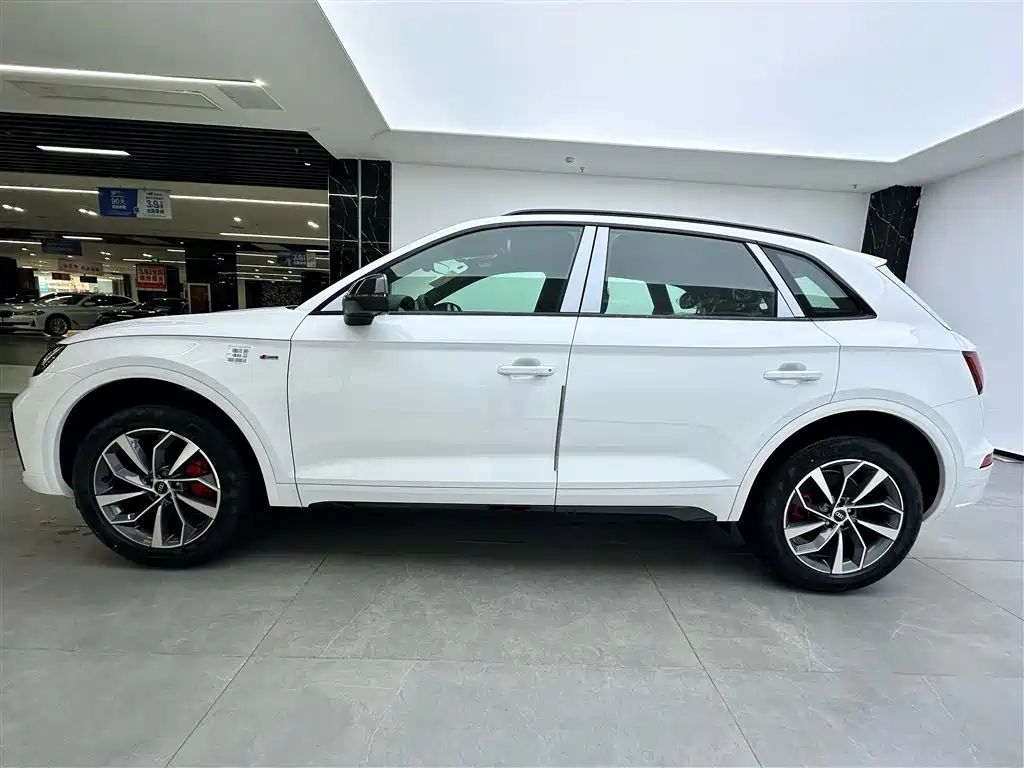 Audi Q5L 2024 40 TFSI luxury and dynamic model купить на сайте DeffCars