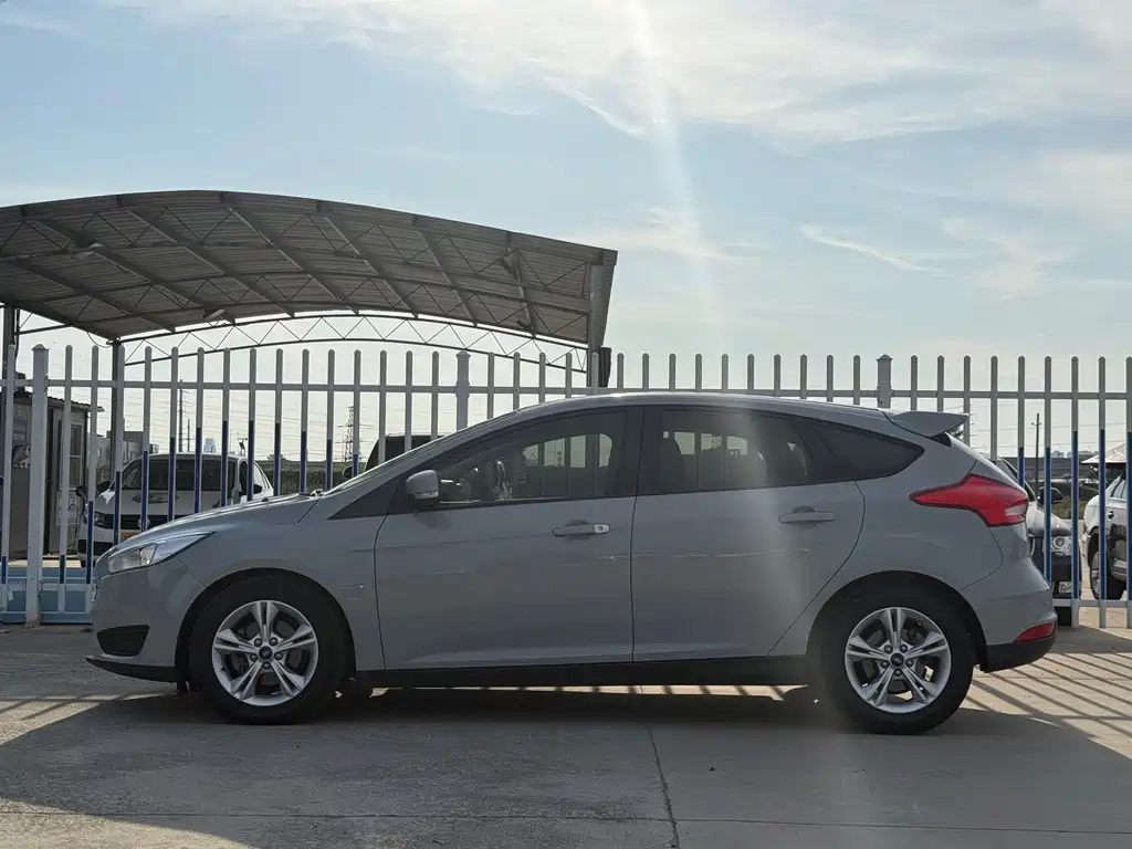 Focus 2018 hatchback classic 1.6L automatic comfort smart mobility version купить на сайте DeffCars