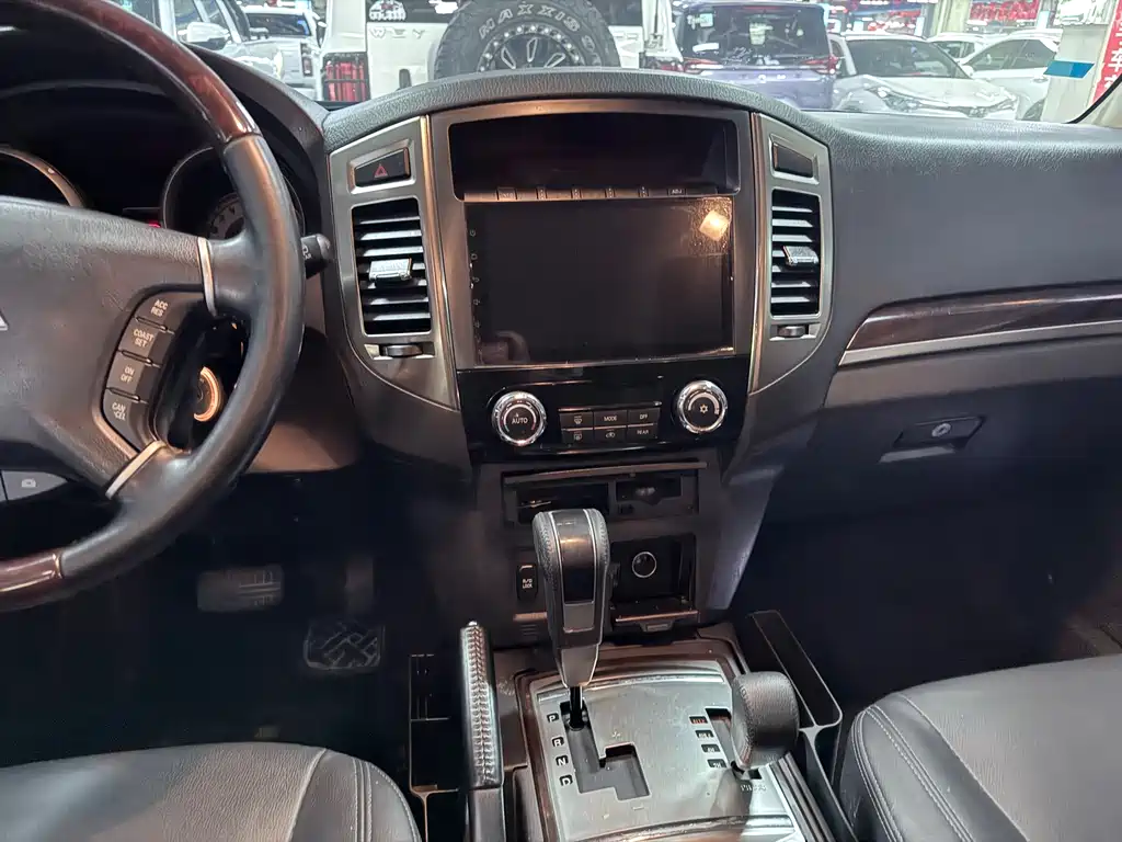 Pajero imported 2020 3.0L automatic standard version купить на сайте DeffCars