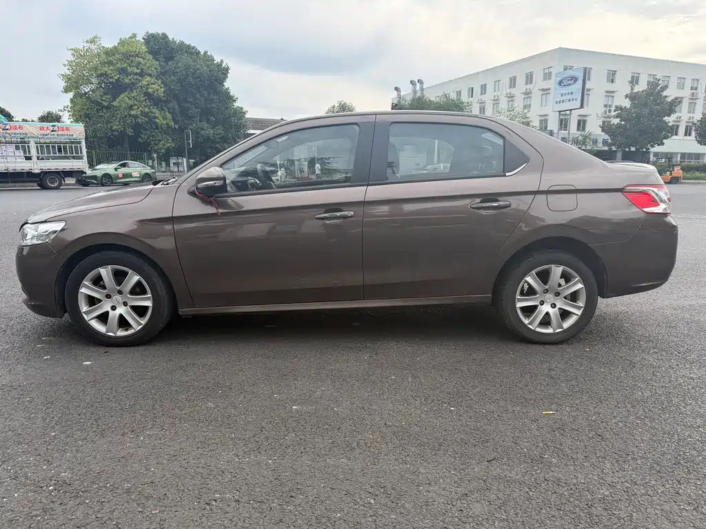 Peugeot 301 2014 1.6L Automatic Premium Edition купить на сайте DeffCars