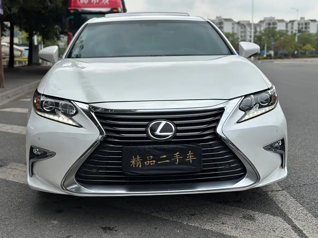 Lexus ES 2015 200 Elite Edition купить на сайте DeffCars