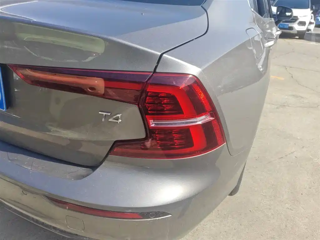 Volvo S60 2020 T4 Zhiyi Luxury Edition купить на сайте DeffCars