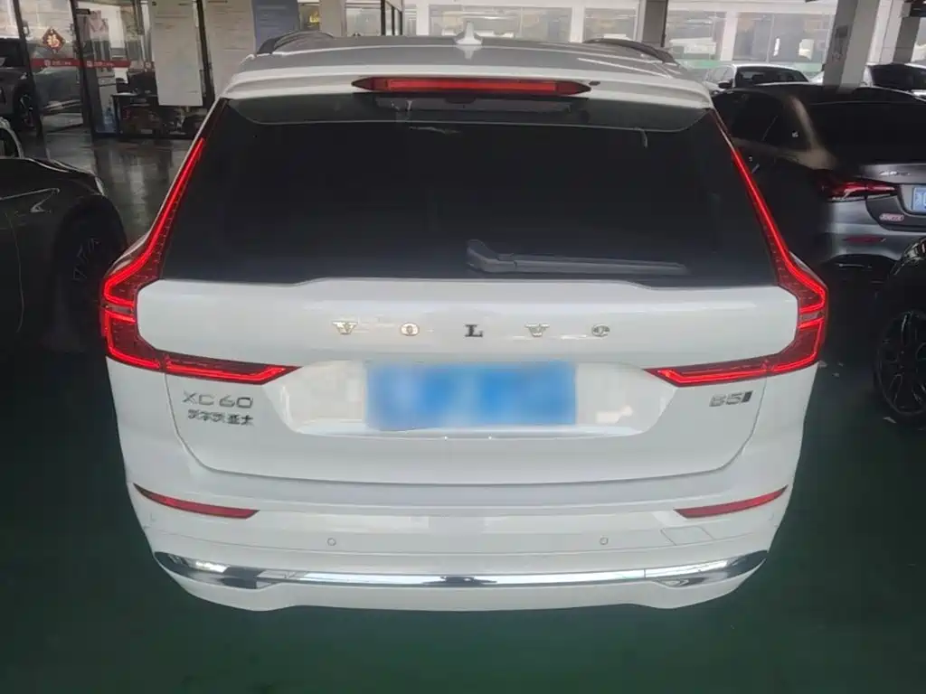 Volvo XC60 2022 B5 four-wheel drive Zhiyi Deluxe Edition купить на сайте DeffCars
