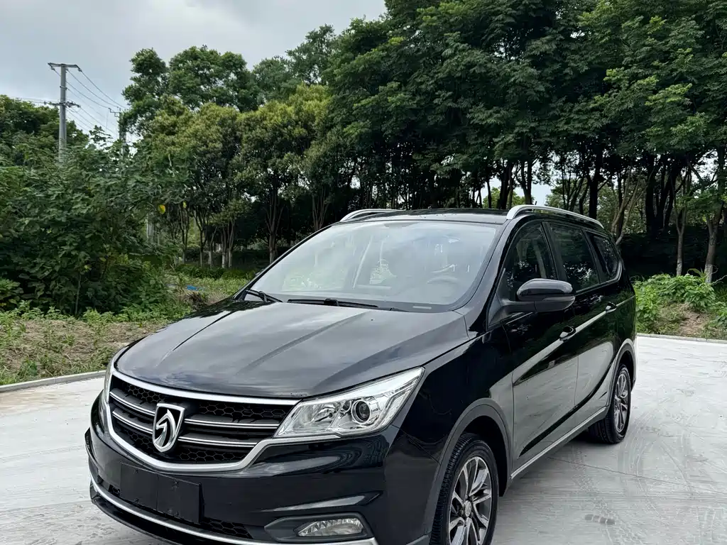 Baojun 730 2019 1.5L manual fashion 7 seats National V купить на сайте DeffCars
