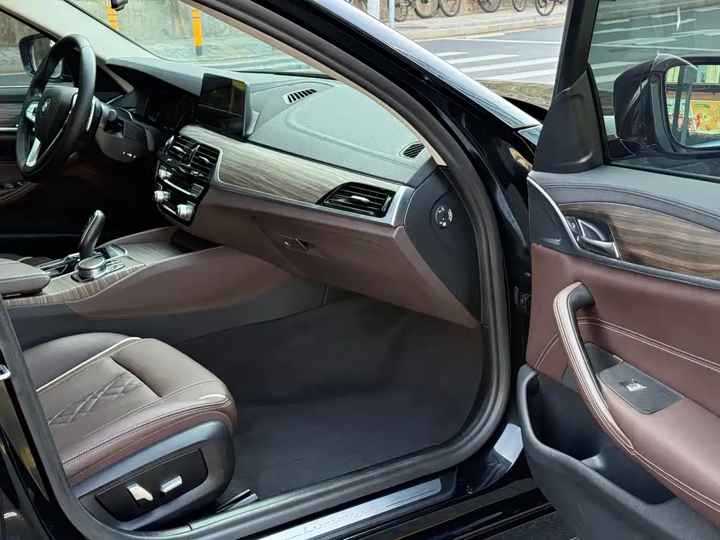 BMW 5 Series 2019 530Li Leading Luxury Package купить на сайте DeffCars