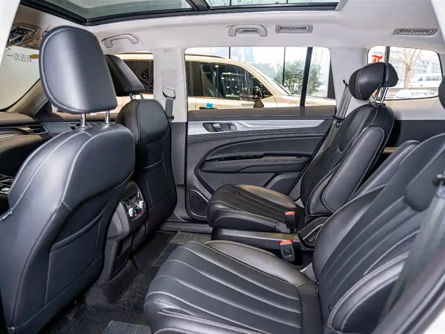 Lingyu 2023 EcoBoost 225 platinum collar type 7 seats (2/2/3) купить на сайте DeffCars