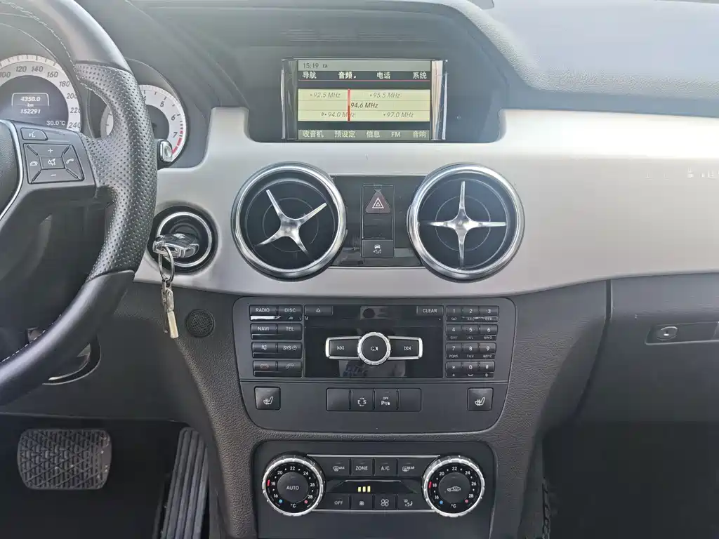 Mercedes-Benz GLK-Class 2013 GLK 300 4MATIC Dynamic Sunroof Type купить на сайте DeffCars