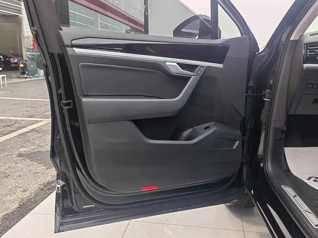 Touareg 2019 2.0TSI Sharp Wing Edition National VI купить на сайте DeffCars