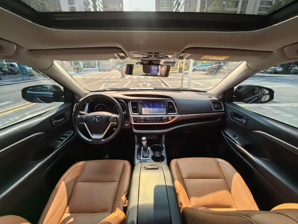 Highlander 2018 2.0T four-wheel drive knight version, 7 seats, National VI купить на сайте DeffCars