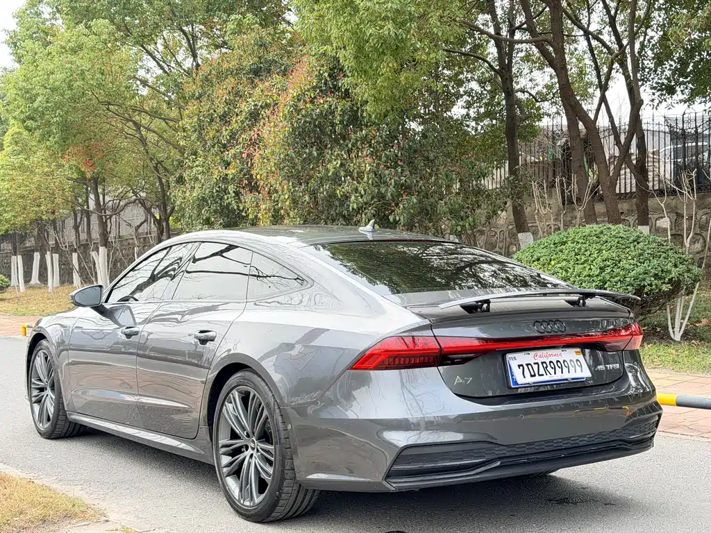 Audi A7 2023 45 TFSI Premium Selection купить на сайте DeffCars
