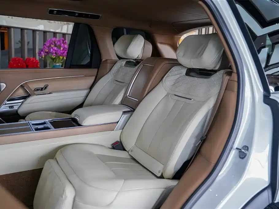 Range Rover 2023 4.4 V8 SV Honor Creation Extended Edition купить на сайте DeffCars