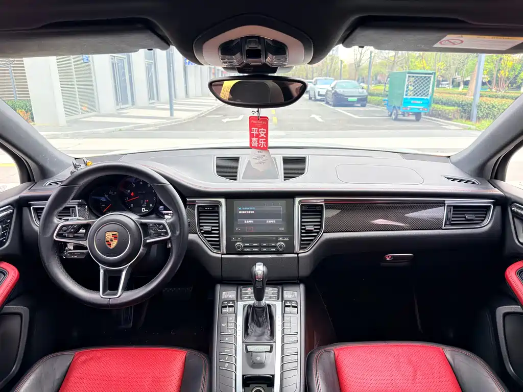 Macan 2017 Macan 2.0T купить на сайте DeffCars