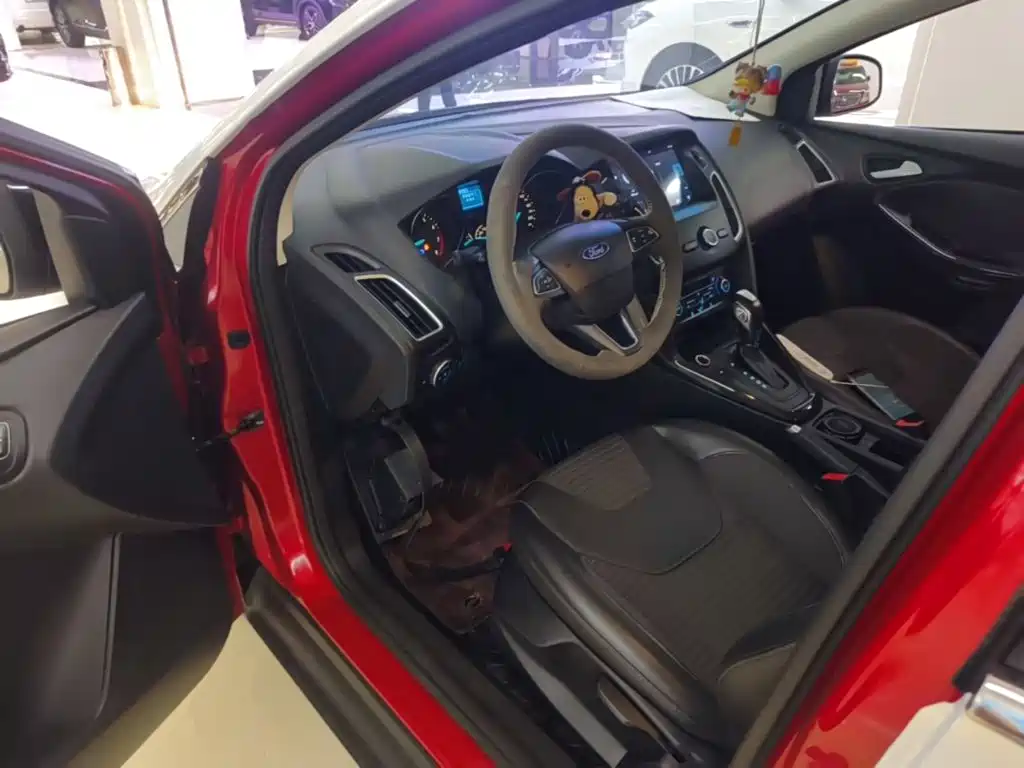 Focus 2015 hatchback EcoBoost 125 automatic super stylish model купить на сайте DeffCars