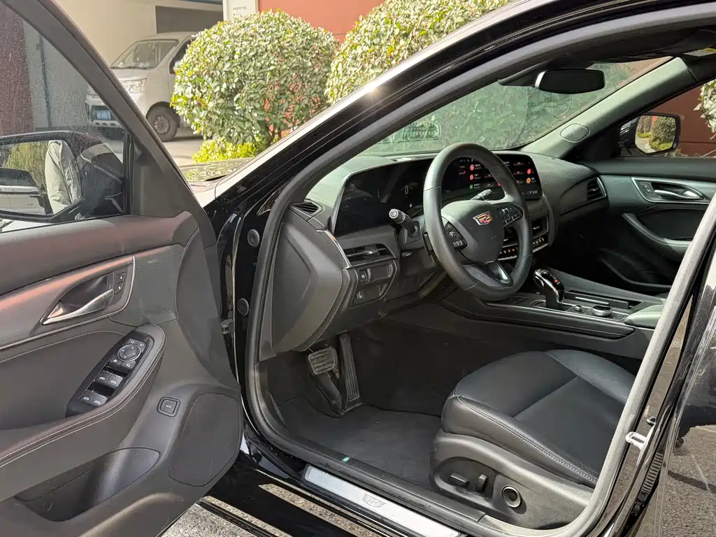 Cadillac CT5 2024 28T Luxury Pro купить на сайте DeffCars