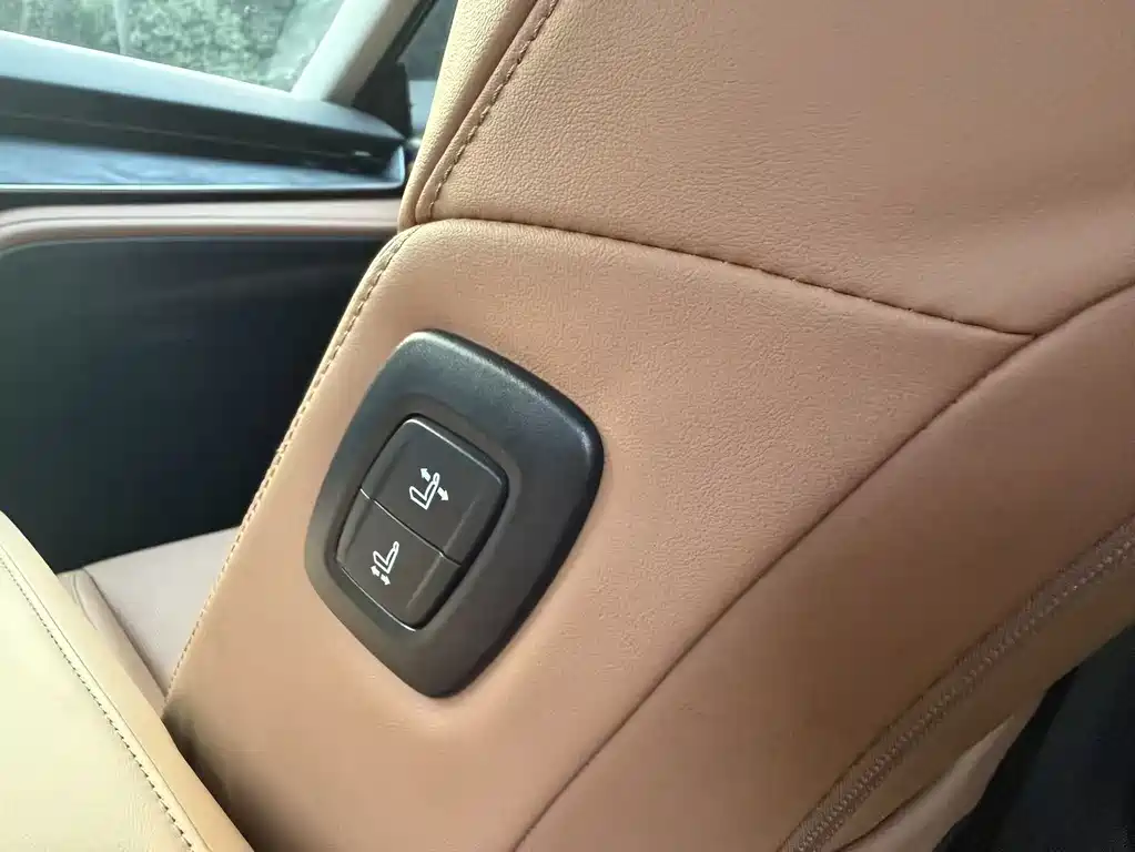 Camry 2024 2.0GVP Deluxe Edition купить на сайте DeffCars
