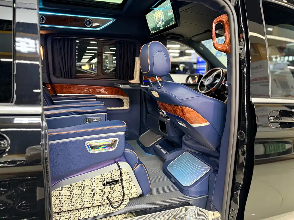 Mercedes-Benz V-Class 2022 V 260 L Long Wheelbase Premium Edition купить на сайте DeffCars