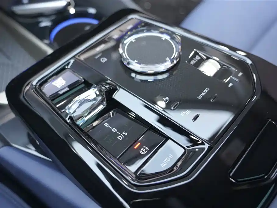 BMW 5 Series 2024 530Li Exclusive M Sports Package купить на сайте DeffCars