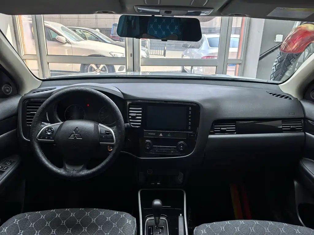 Outlander 2020 2.0L 2WD Smooth Edition 5 seats купить на сайте DeffCars