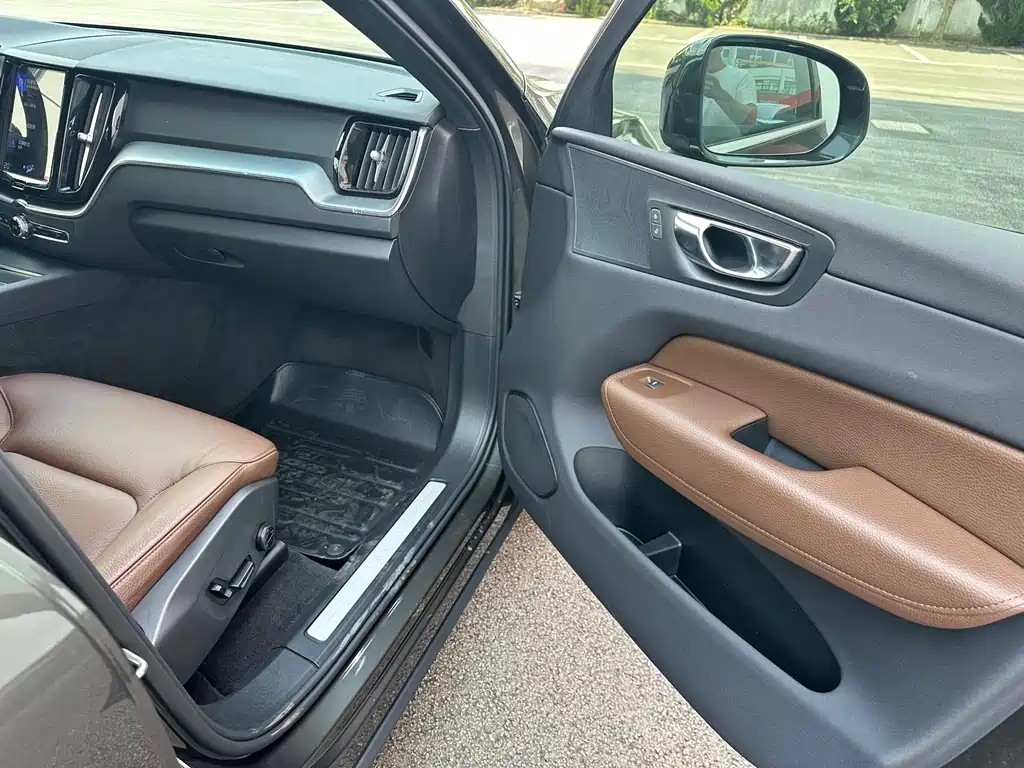 Volvo XC60 2021 T5 four-wheel drive Zhiyi Luxury Edition купить на сайте DeffCars