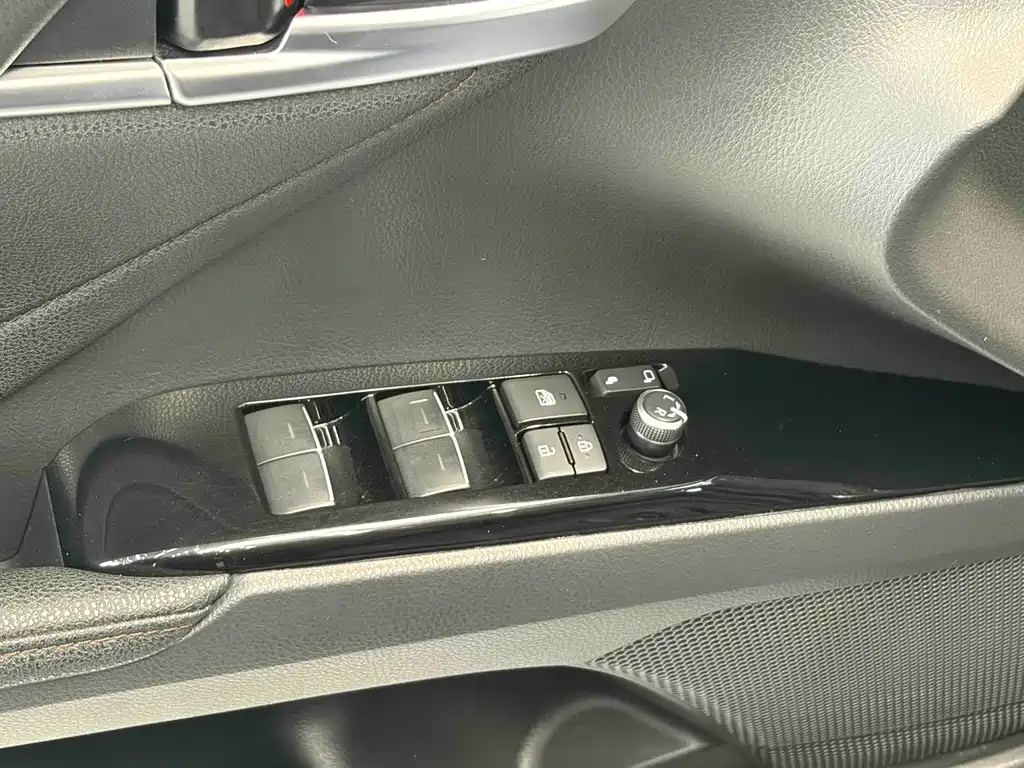 Camry 2022 2.0GVP Leading Edition купить на сайте DeffCars