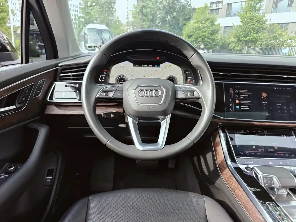 Audi Q7 2022 55 TFSI quattro S line sports купить на сайте DeffCars