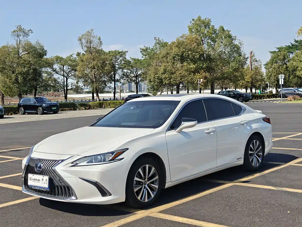 Lexus ES 2020 300h Excellence Edition National V купить на сайте DeffCars