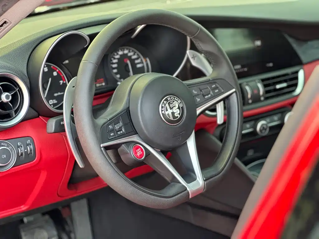 Giulia Juliet 2019 2.0T 280HP Black Package Black Label Limited Edition купить на сайте DeffCars
