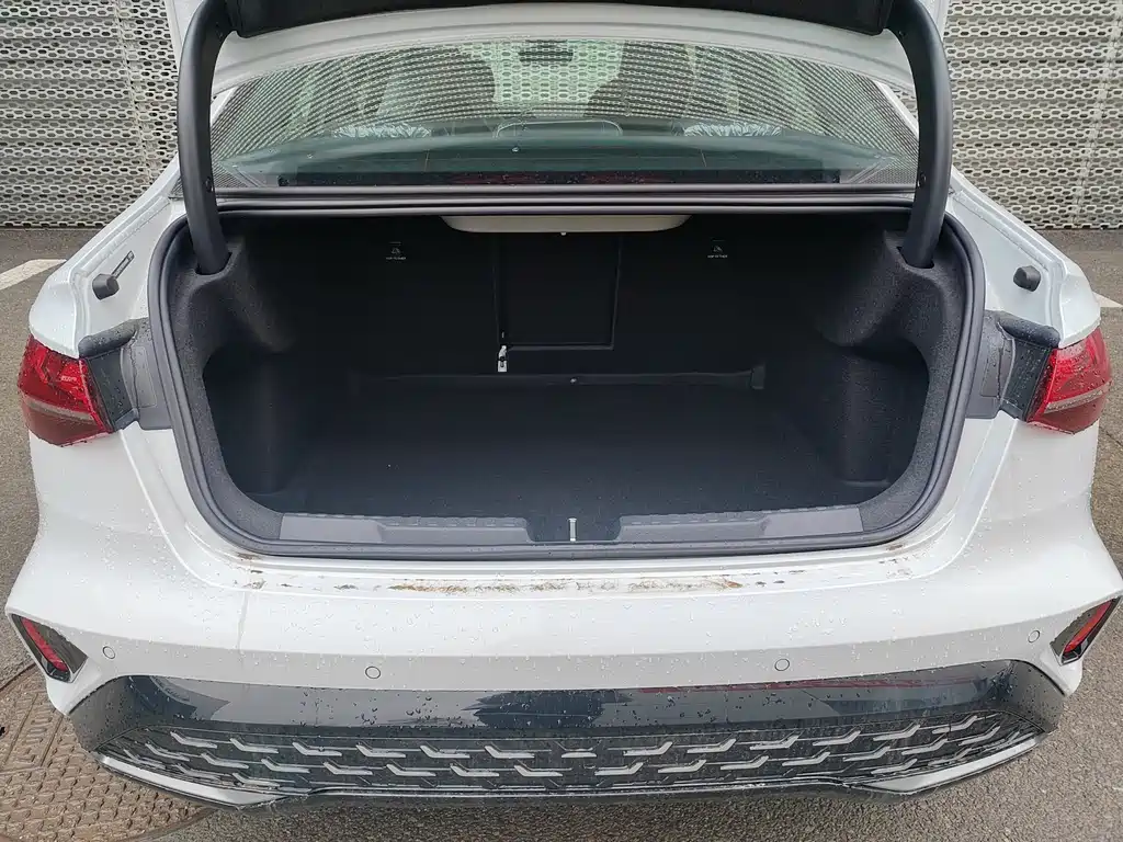 Audi A3 2026 A3L Limousine 35TFSI Flying Spur Enjoyable Model купить на сайте DeffCars