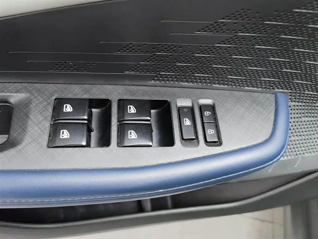 Changan UNI-V Smart iDD 2023 Smart iDD 1.5T 113km smart cool model купить на сайте DeffCars
