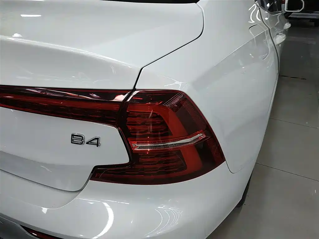 Volvo S60 2023 B4 Zhiyi Luxury Edition купить на сайте DeffCars