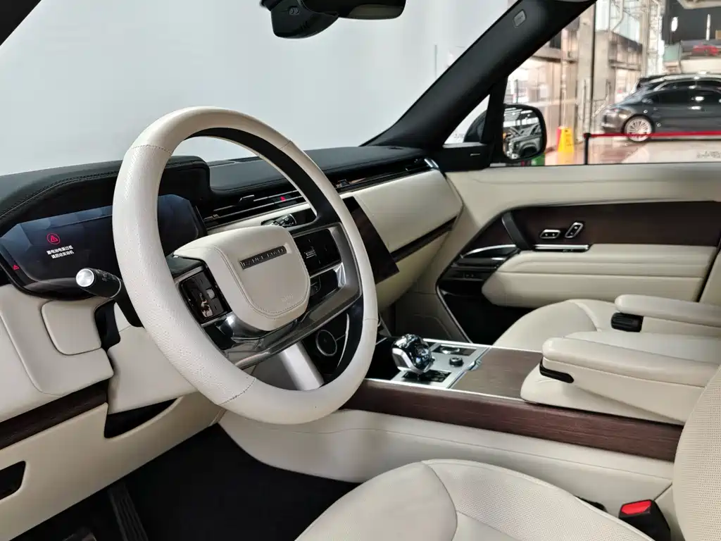 Range Rover 2023 3.0 L6 400PS Extended Edition купить на сайте DeffCars