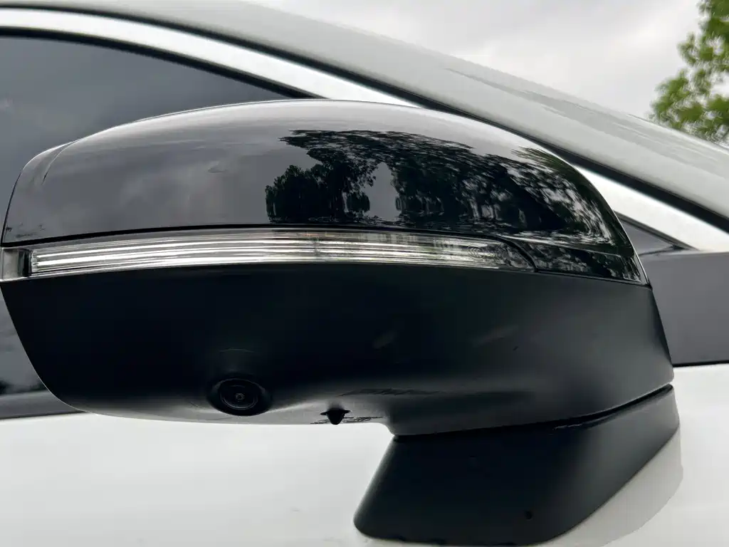 Lynk & Co 03 2023 1.5TD DCT Pro купить на сайте DeffCars
