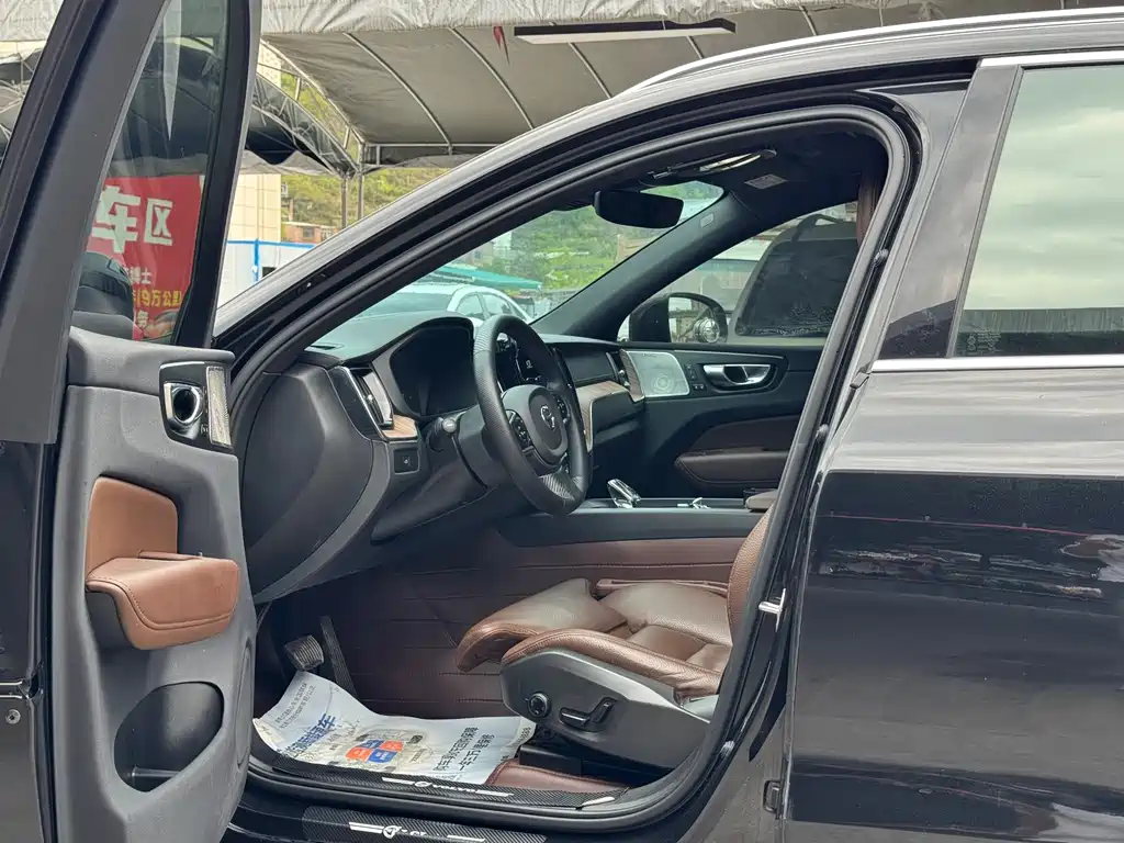 Volvo XC60 2023 B5 four-wheel drive Zhiyi Luxury Edition купить на сайте DeffCars