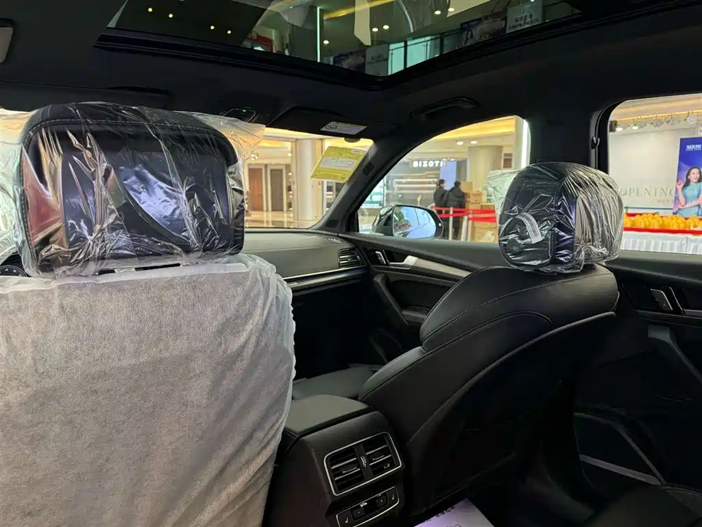 Audi Q5L 2025 45th Anniversary Collector's Edition 45 TFSI Luxurious and Dynamic купить на сайте DeffCars