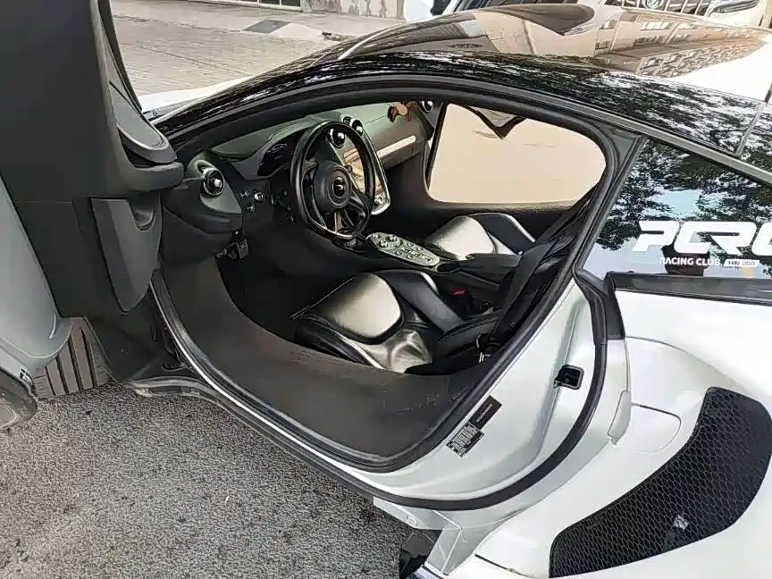 McLaren GT 2019 4.0T standard model купить на сайте DeffCars