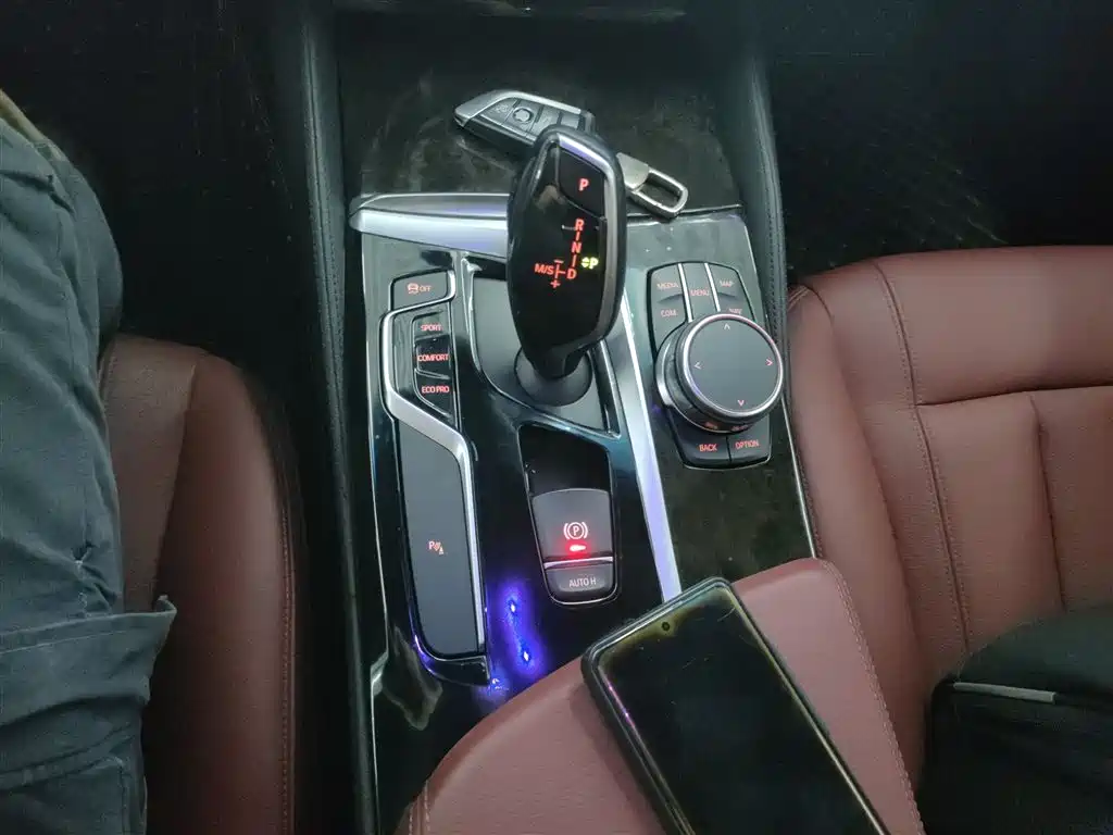 BMW 5 Series 2018 facelift 530Li leading M sports package купить на сайте DeffCars