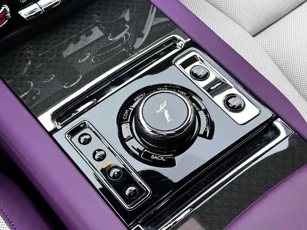 Cullinan 2020 Black Badge купить на сайте DeffCars