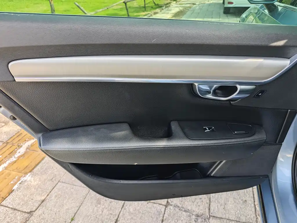 Volvo S90 2018 T4 Zhiyi Edition купить на сайте DeffCars