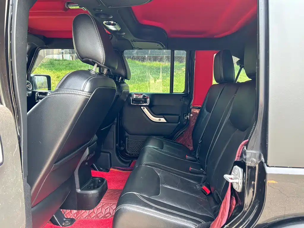 Wrangler 2017 3.0L Sahara four-door comfort version купить на сайте DeffCars