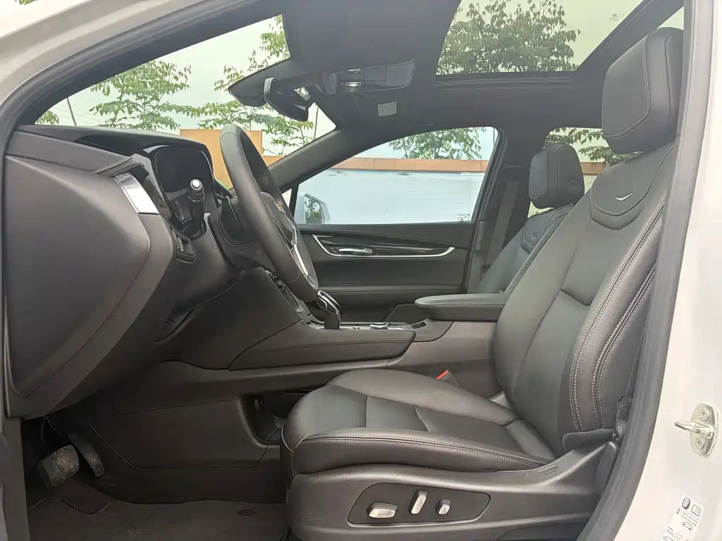 Cadillac XT5 2022 2.0T two-wheel drive luxury model купить на сайте DeffCars
