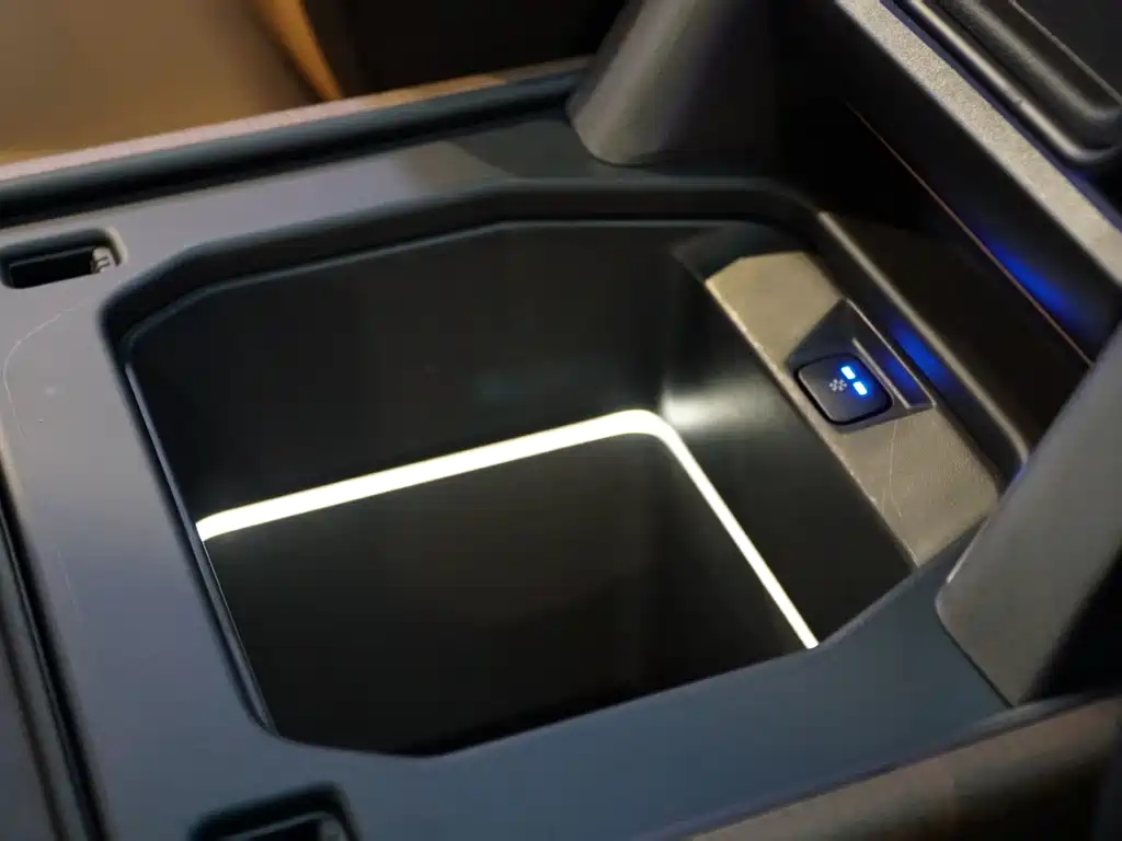 Land Rover Defender 2024 110 3.0T P400 X-DYNAMIC HSE купить на сайте DeffCars